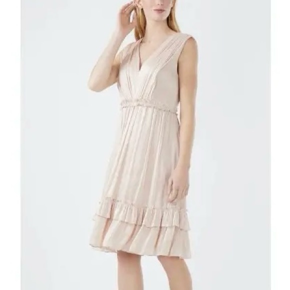 BCBGMaxAzria Dresses & Skirts - BCBGMaxAzria Everett Tiered Midi Dress